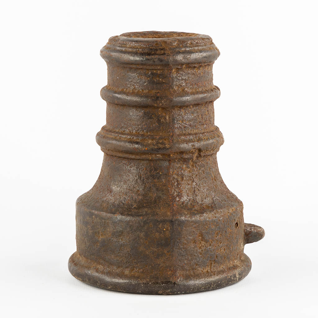 An antique 'Party Canon or Signaling Canon', Cast-iron, France, 18th/19th C.