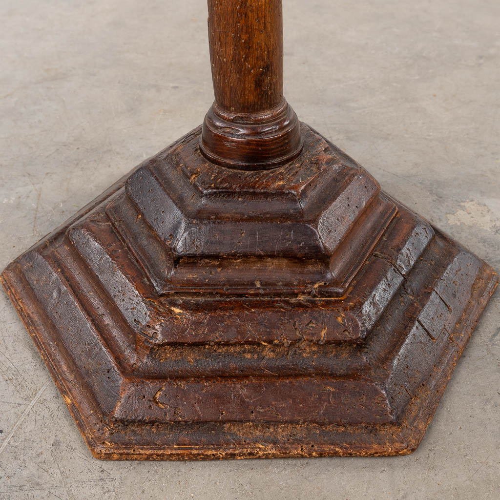 An antique lectern. 18th/19th C. (L:40 x W:50 x H:140 cm)