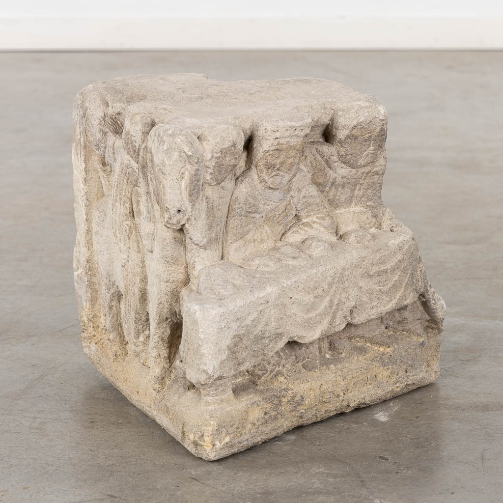 A sculptured corner 'Capital', sculptured white stone. (L:36 x W:40 x H:33 cm)