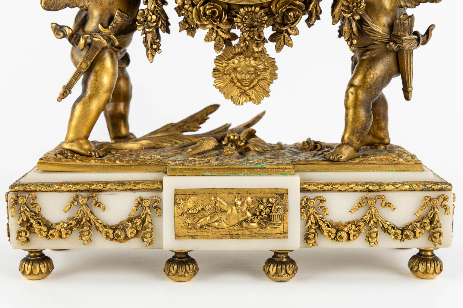 A three-piece mantle garniture clock and candelabra, bronze and marble, 19th C. (L:11 x W:27 x H:36 cm)