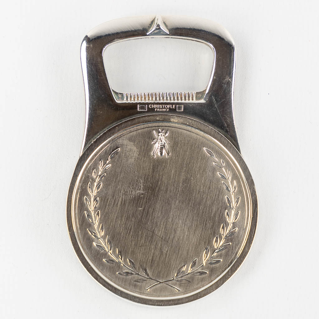 Christofle France, een collectie van 10 stuks verzilverde en zilver tafelaccessoires. (H:14 x D:7 cm)