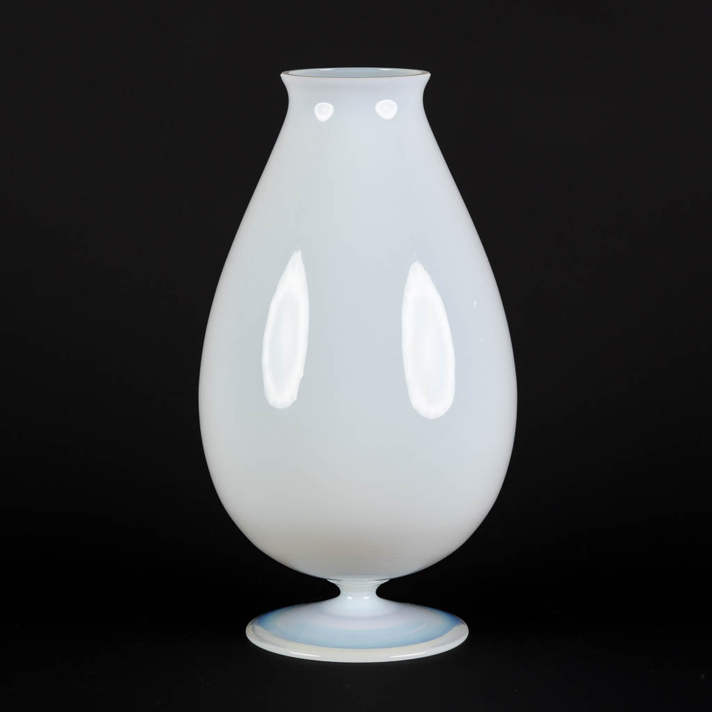 Sèvres, France, an opaline glass vase. (H:30 x D:15 cm)