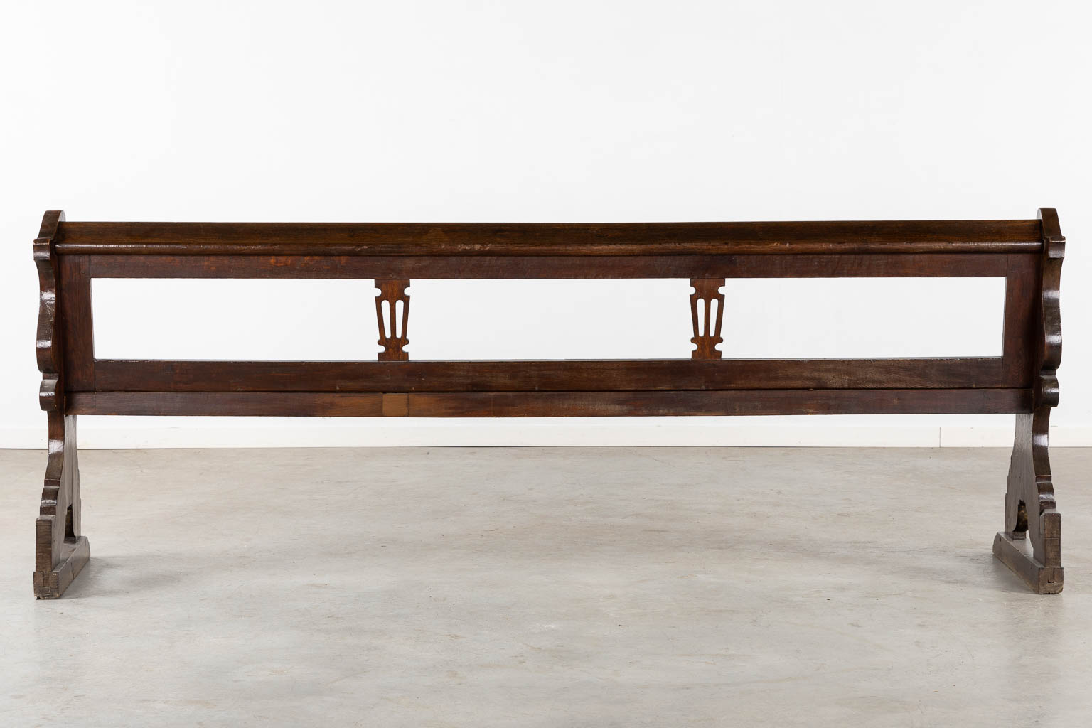 An antique Chruch bench, dark patinated oak, 18th C. (L:54 x W:239 x H:90 cm)