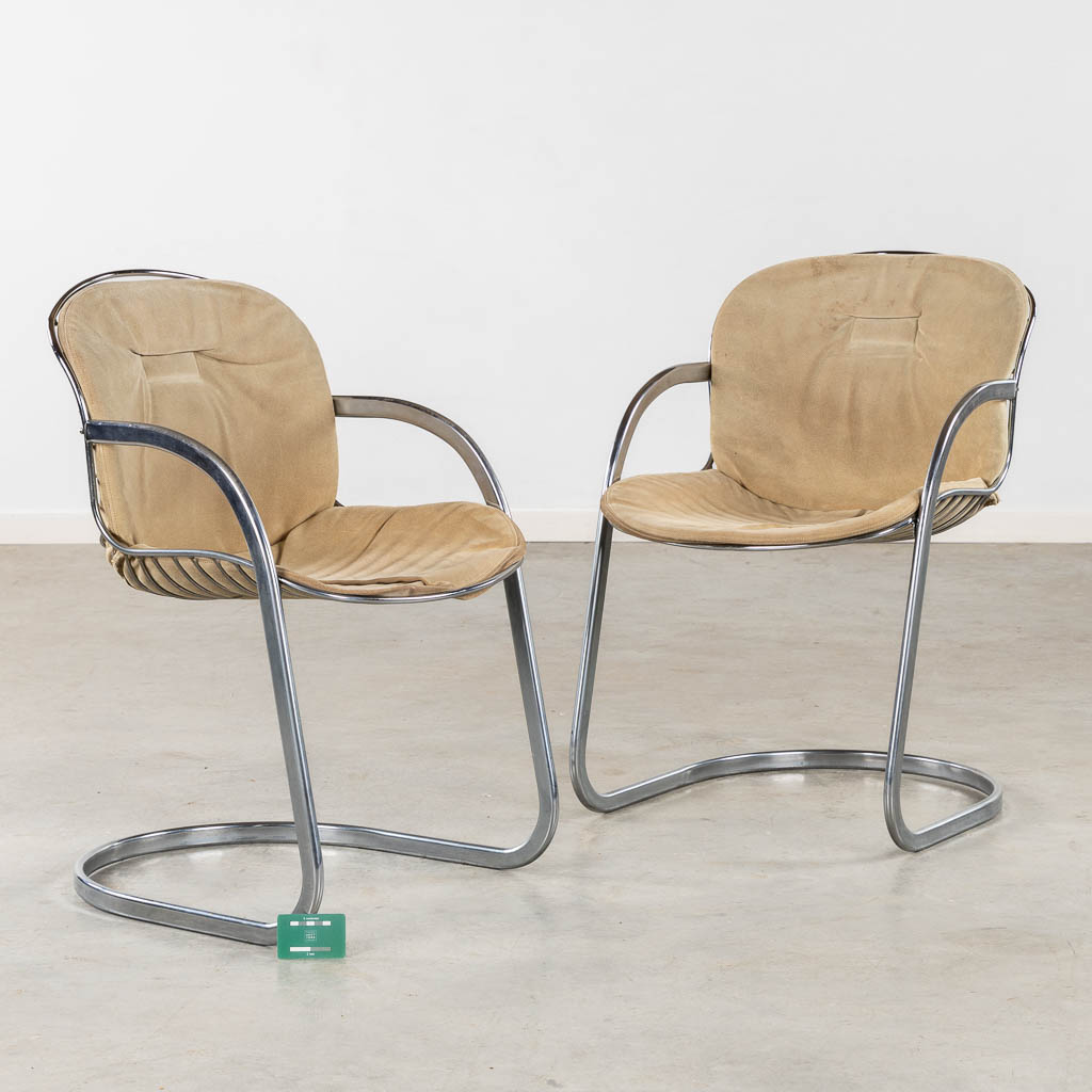 A pair of cantilever chairs, chromed metal. in the style of Gastone Rinaldi. (L:60 x W:52 x H:82 cm)