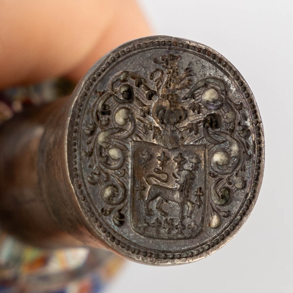 Two antique stamps, one with a Millefiori head, 19th C.  (H:8,5 cm)