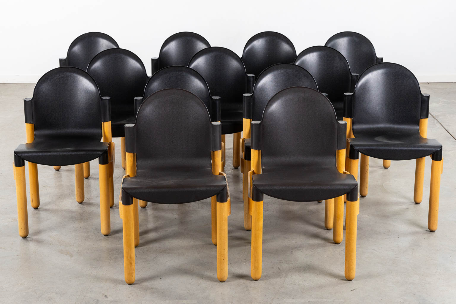 Gerd LANGE (1931) 'Flex' 13 stoelen voor Thonet. (L:47 x W:47 x H:80 cm)