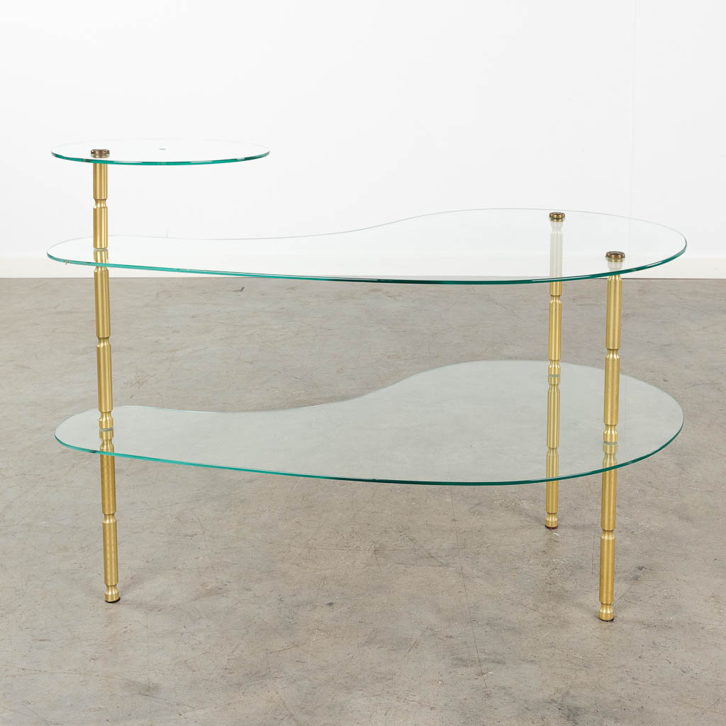A small etagère/coffee table, brass and glass. Circa 1970. (L: 50 x W: 90 x H: 60 cm)