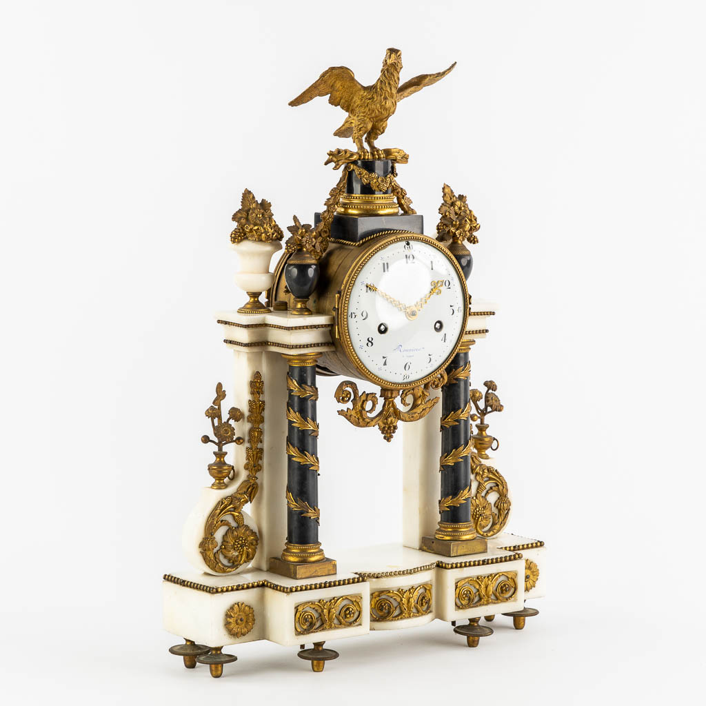 Rouvière à Paris, a column clock, Louis XVI period. 18th C. (L:12 x W:36 x H:53 cm)