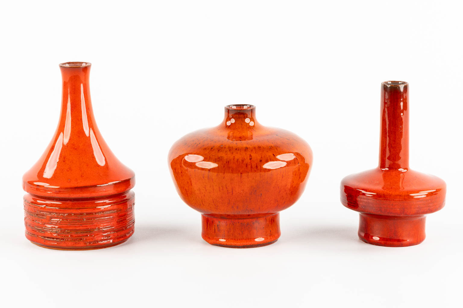 Rogier VANDEWEGHE (1923-2020) 'Three red vases' for Amphora. (H:15,5 cm)