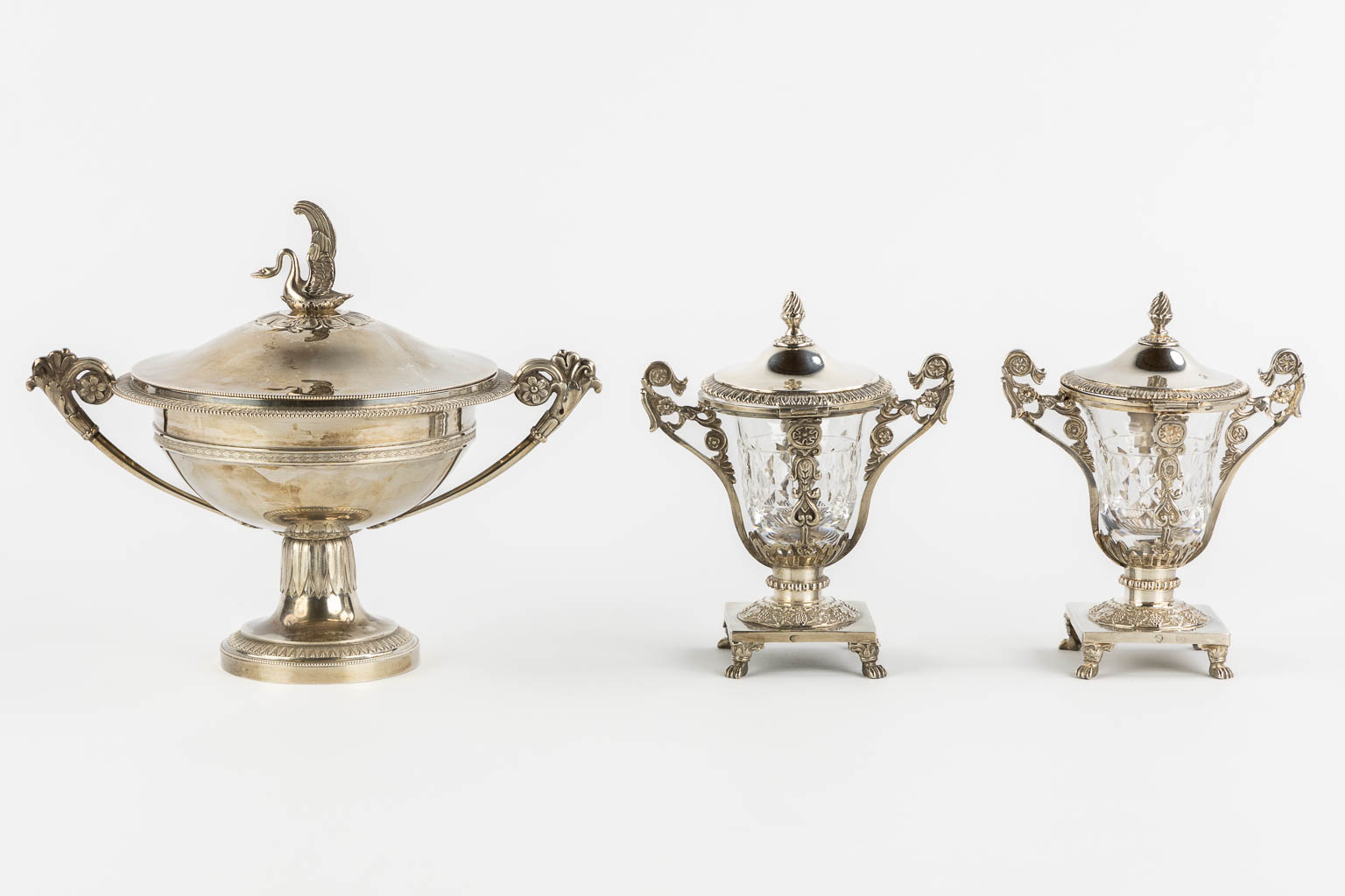 A collection of silver mustard, salt and pepper pots. Silver, Belgium. 19th C. (W:21 x H:17 cm)