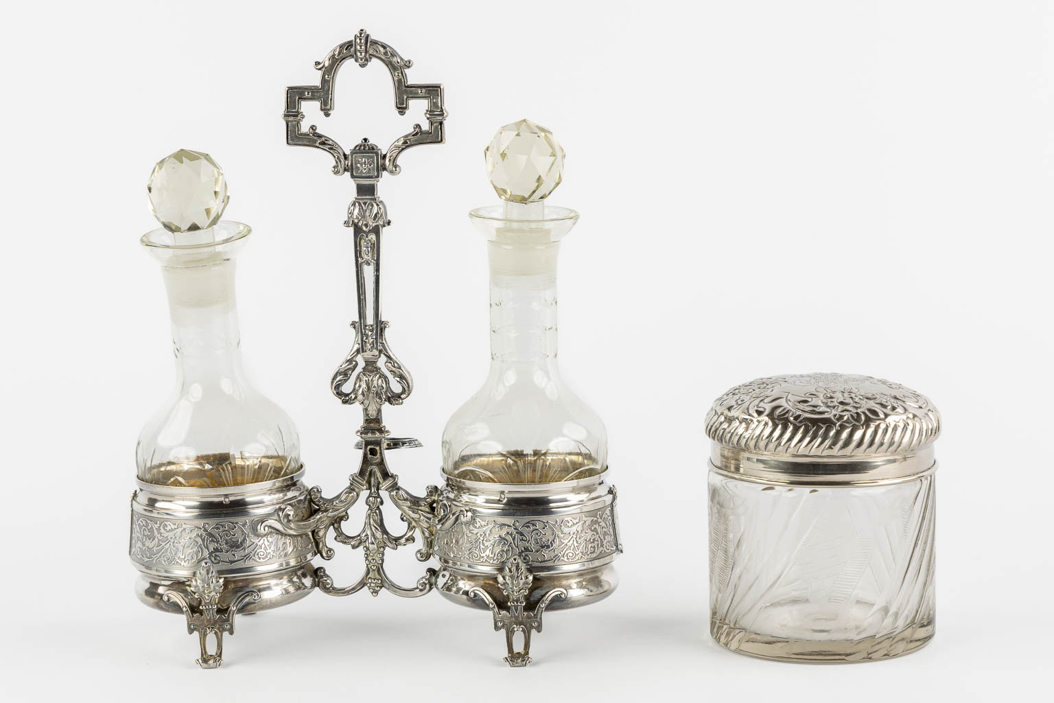 A collection of silver table accessories, oil/vinegar, salt/pepper, mustard pot, and mirror. (L:9 x W:21 x H:26 cm)