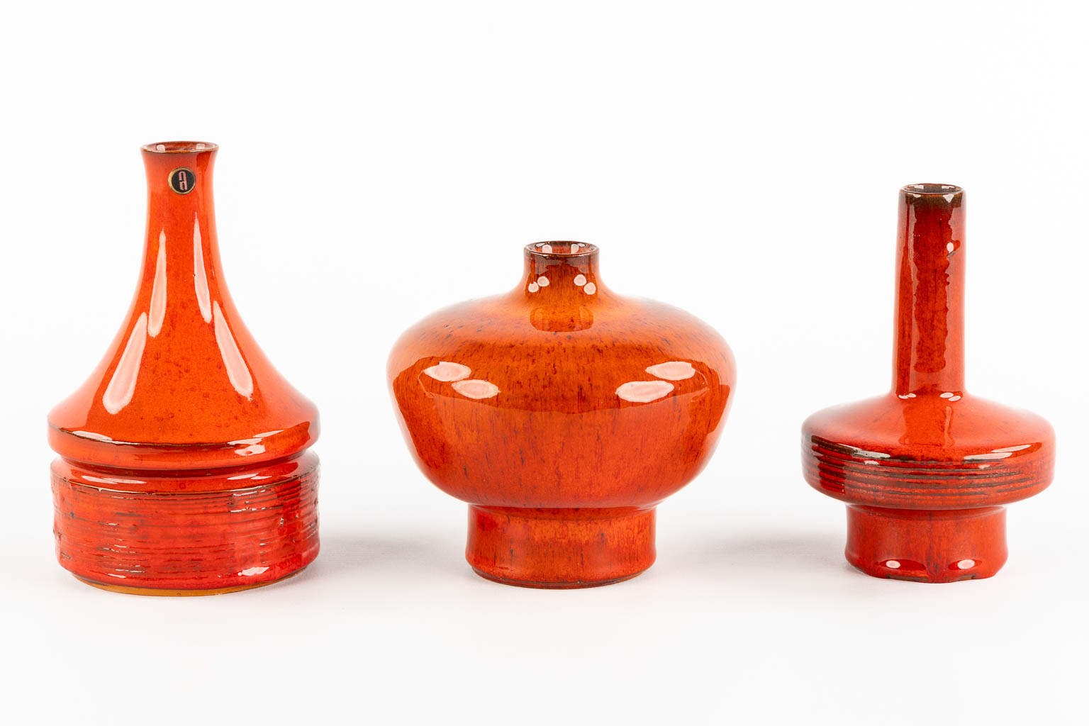 Rogier VANDEWEGHE (1923-2020) 'Three red vases' for Amphora. (H:15,5 cm)