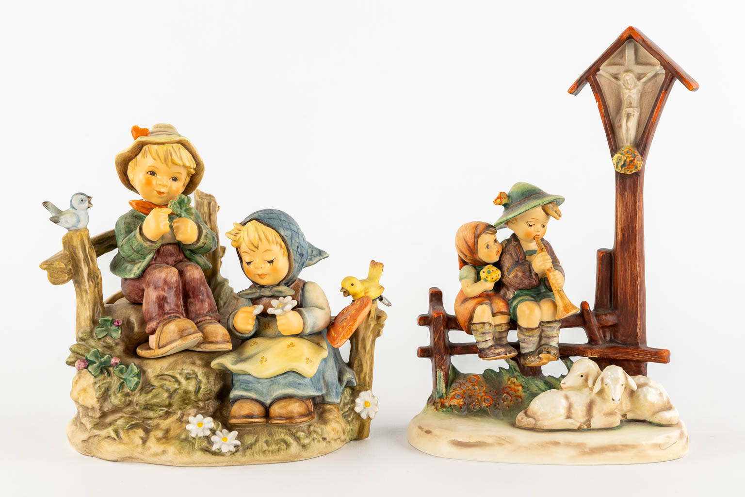 Hummel, a pond with figurines, in total 13 pieces. (W:35 x H:14 cm)