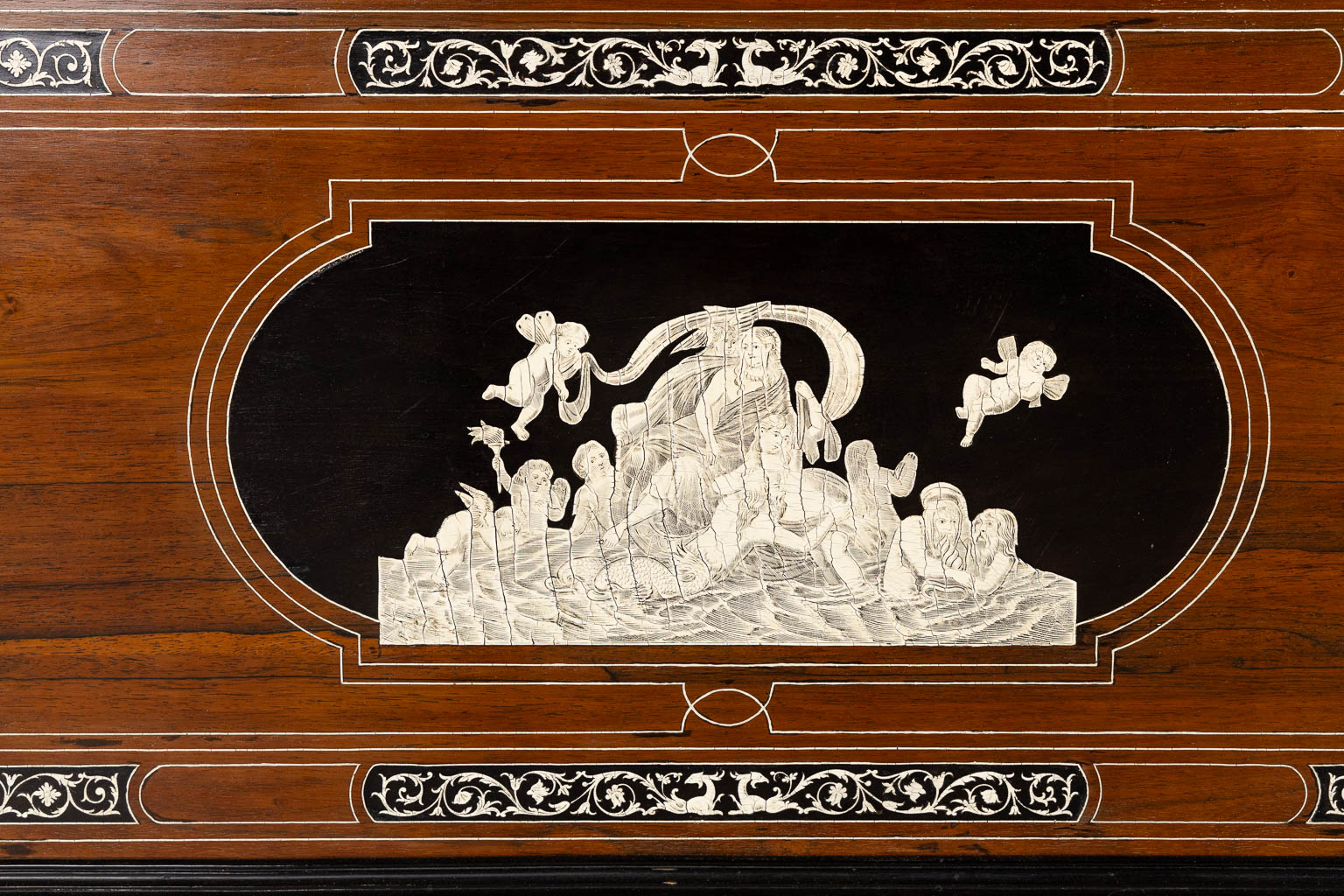 Italiaanse school, een bed, marqueterie inlegwerk, 19de eeuw. (L:218 x W:151 x H:150 cm)