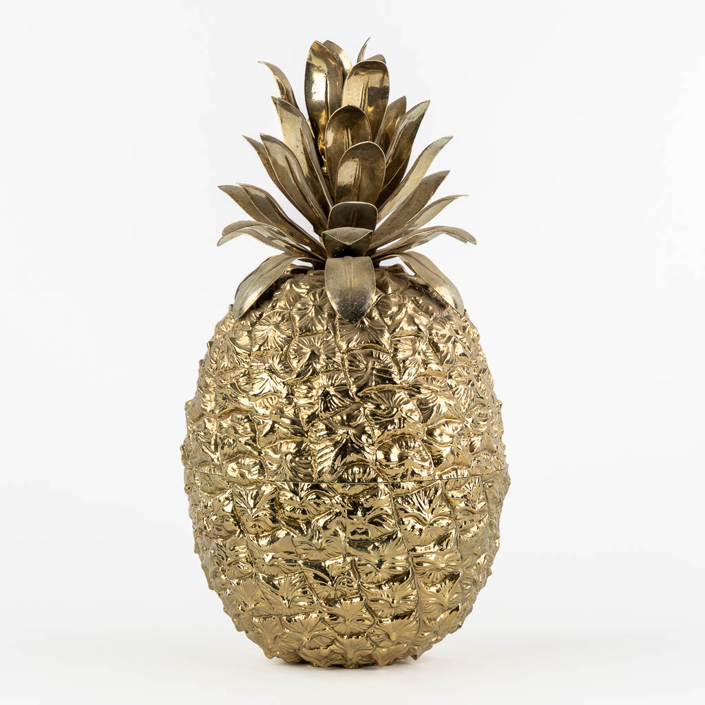 Een mid-century ijsemmer in de vorm van een ananas. (H:34 x D:16 cm)