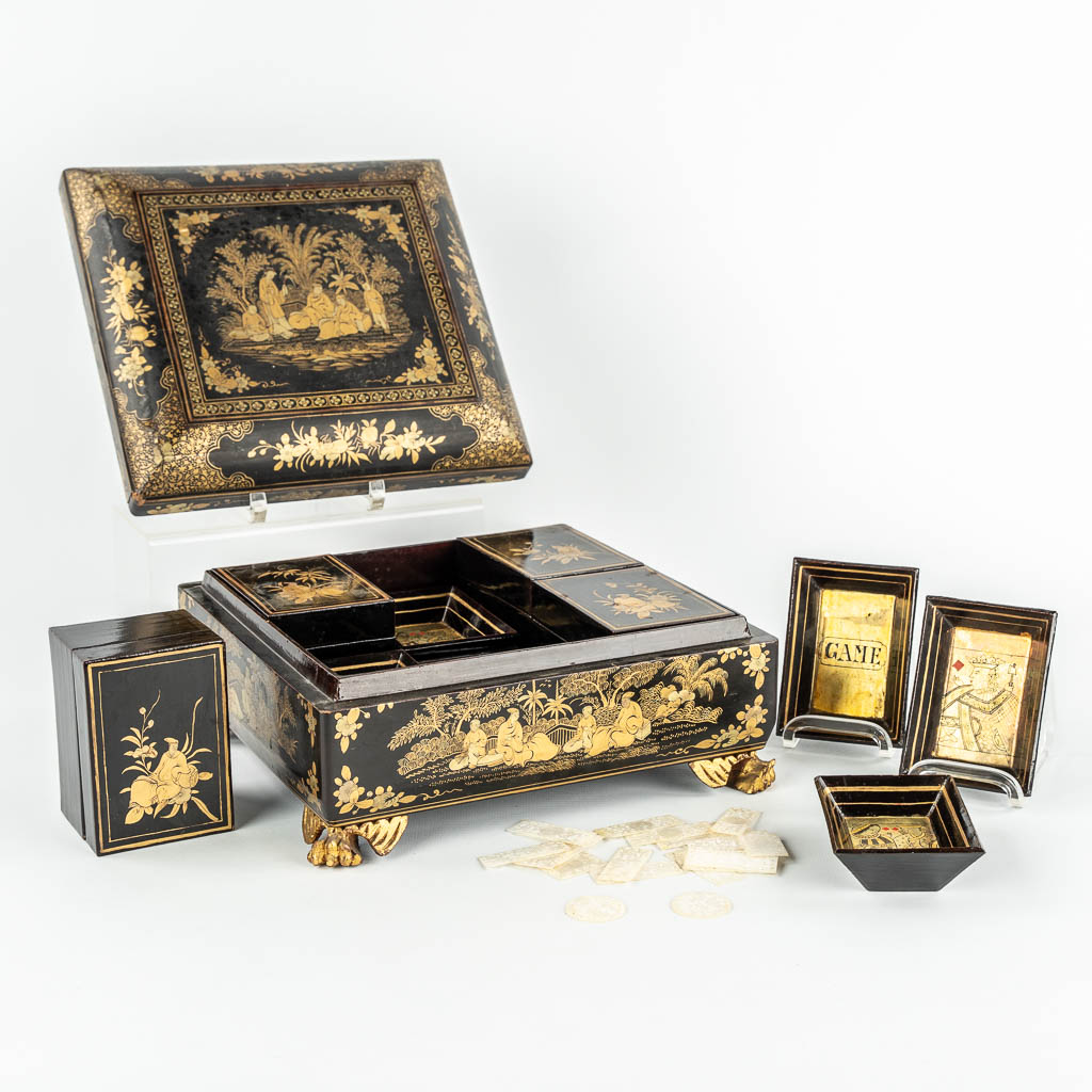 A Chinese Canton export game box, lacquered with hand-painted decors. 