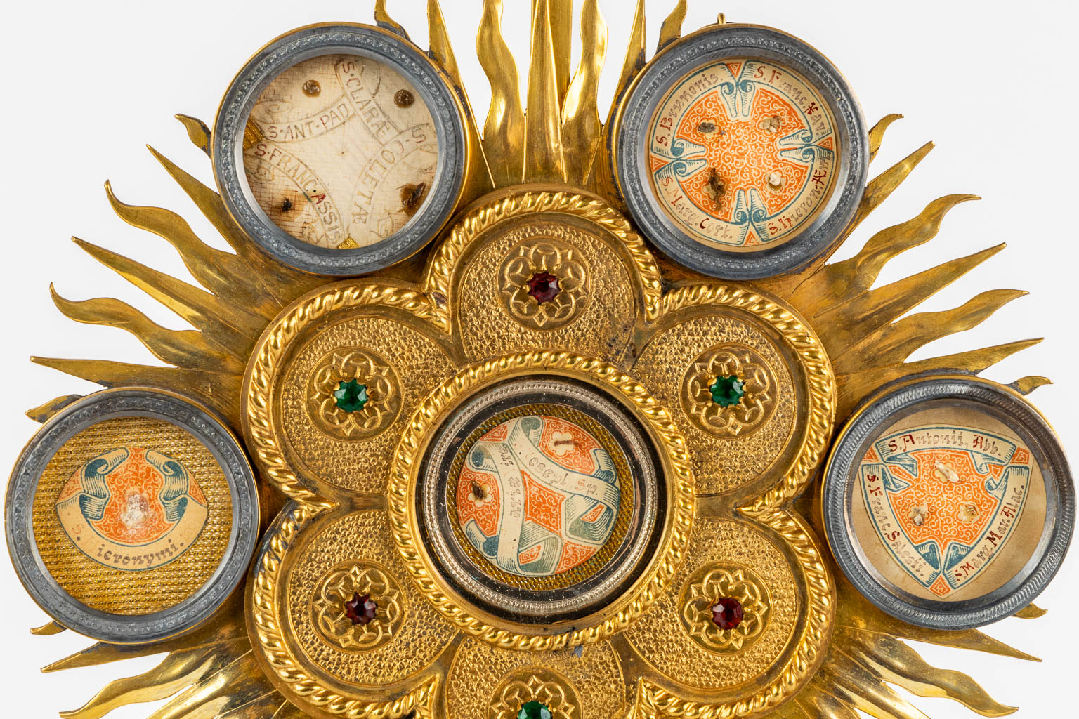 A reliquary monstrance with 7 sealed multi-theca. 