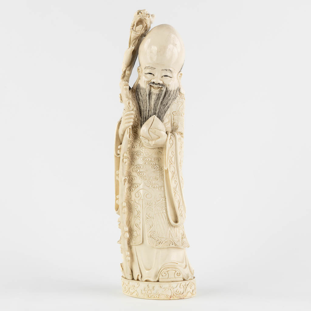 An Ivory sculptured figurine of Shou Lao, 2,169 kg. (W:11 x H:41 cm)