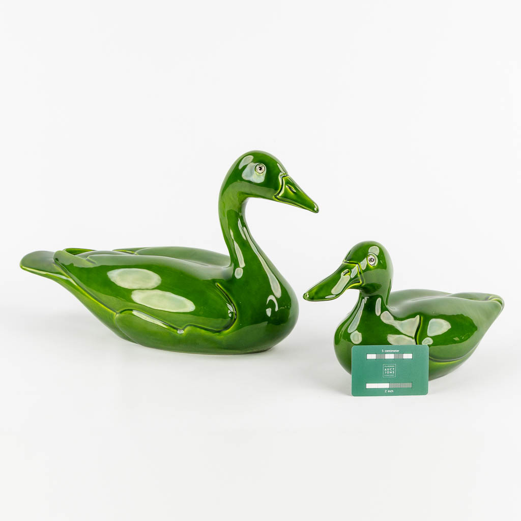 A decorative pair of ducks, glazed ceramics. Italy. (W:41 x H:24,5 cm)