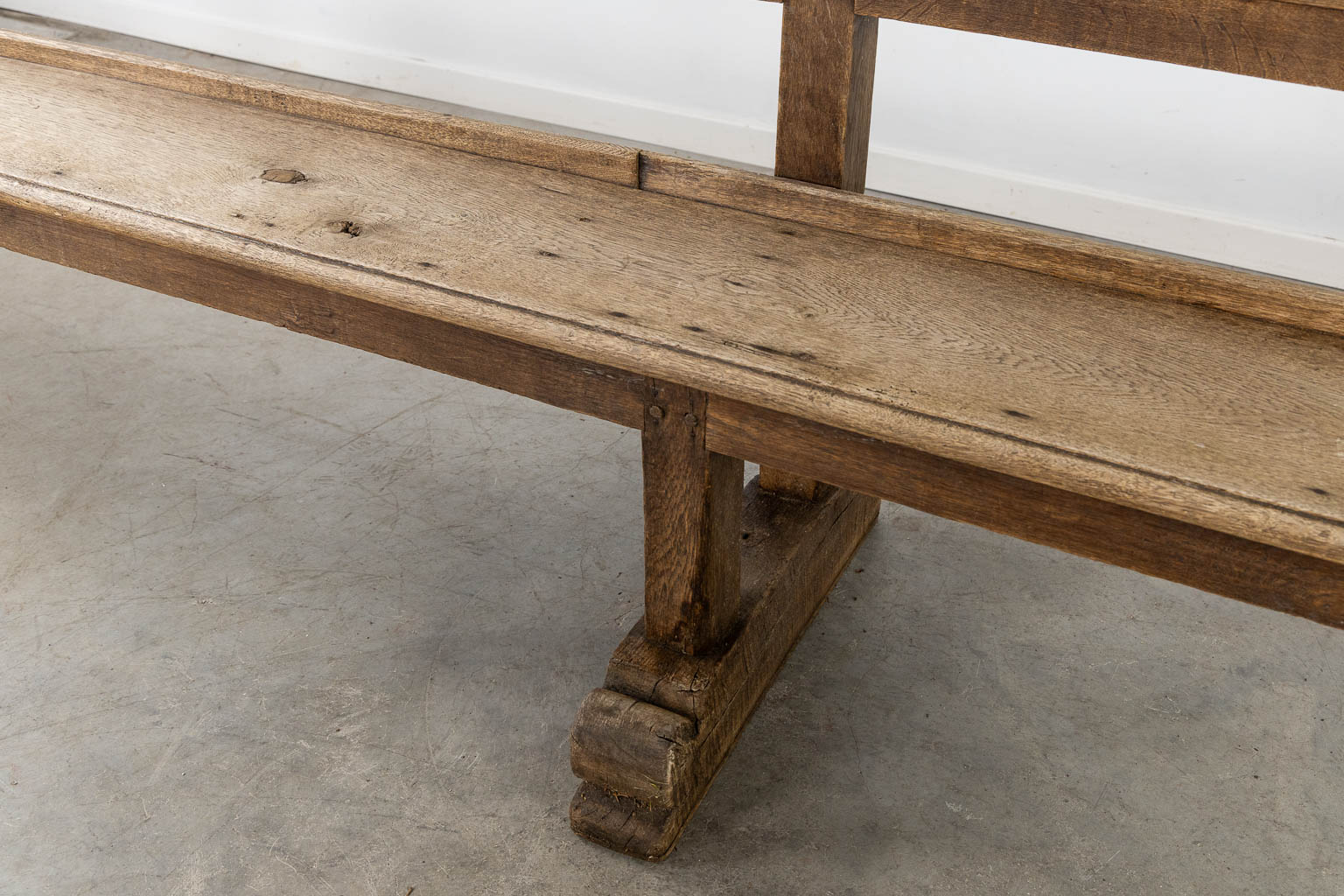 A pair of large Church benches, sculptured oak, 18th C. (L:55 x W:350 x H:72 cm)