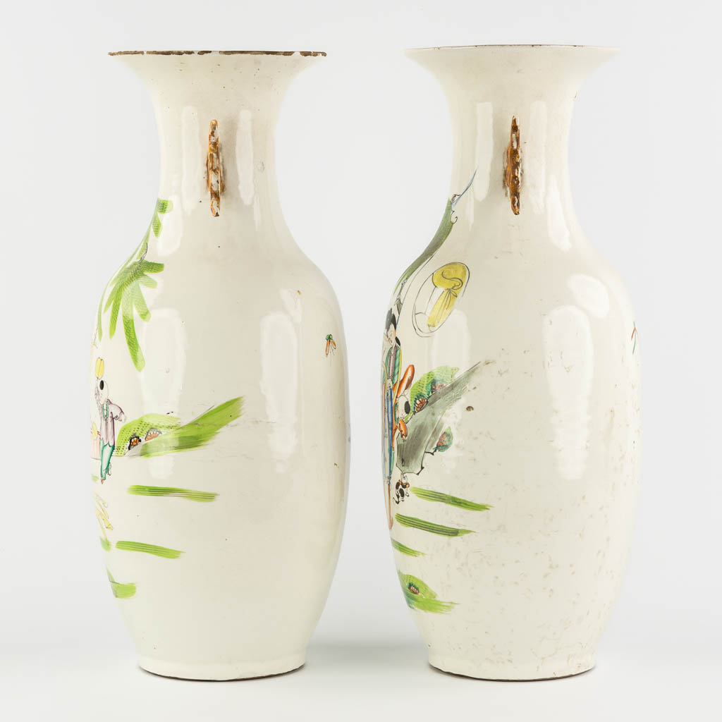 Two pairs of Chinese Famille Rose vases, 20th C. (H:58 x D:23 cm)