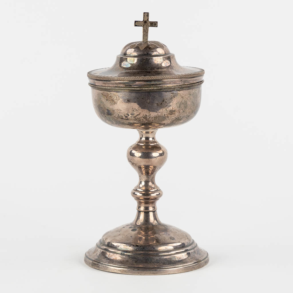 A small ciboria with cuppa, Paris, France, 1819-1838. Added ciboria. (H:28 x D:13 cm).  Church use.