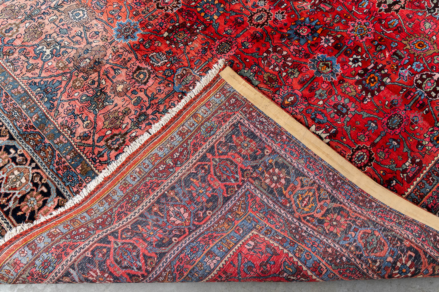 An Oriental hand-made carpet, Bidjar. (L:434 x W:329 cm)