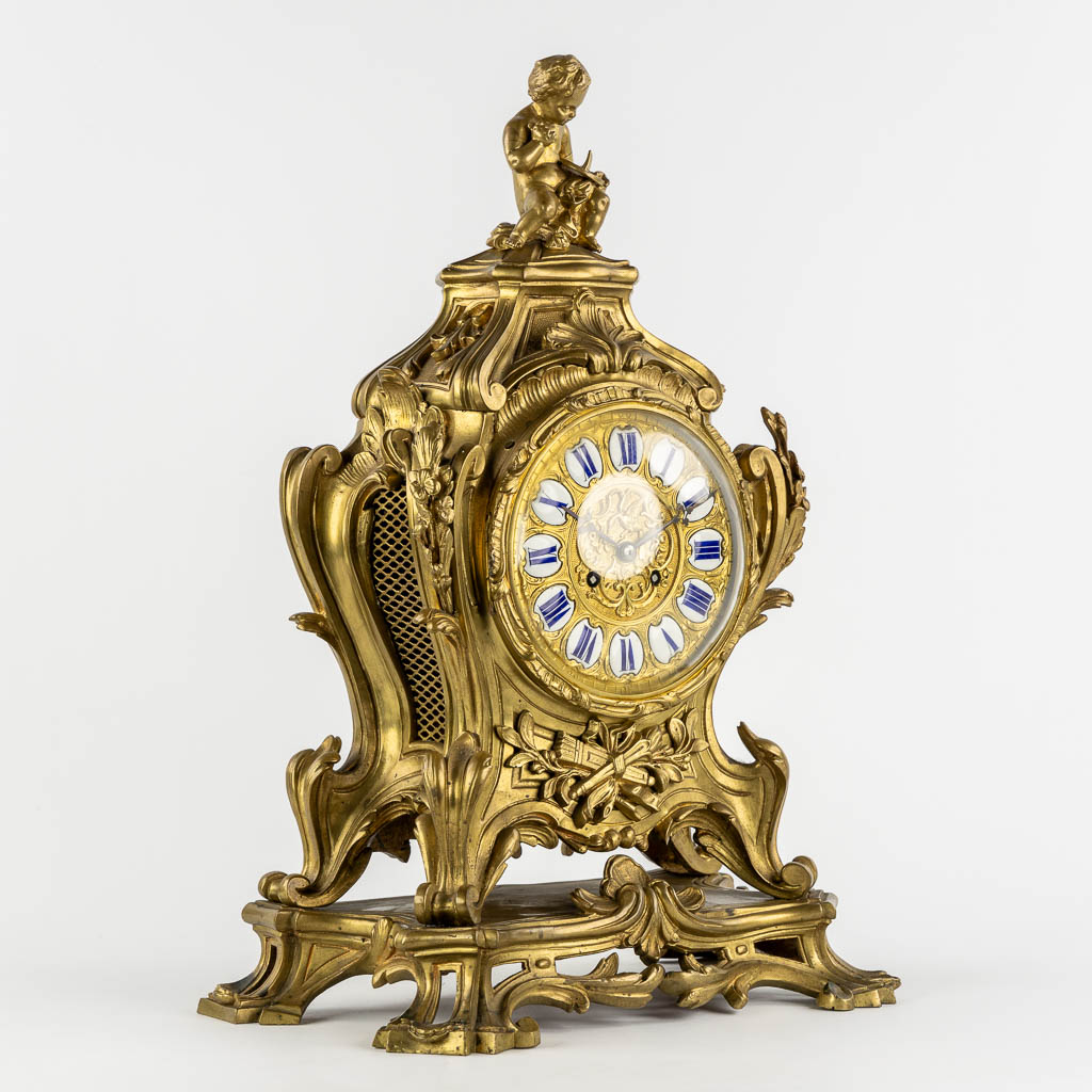 A large mantle clock, bronze, Louis XV style. 19th C. (L:22 x W:38 x H:56 cm)