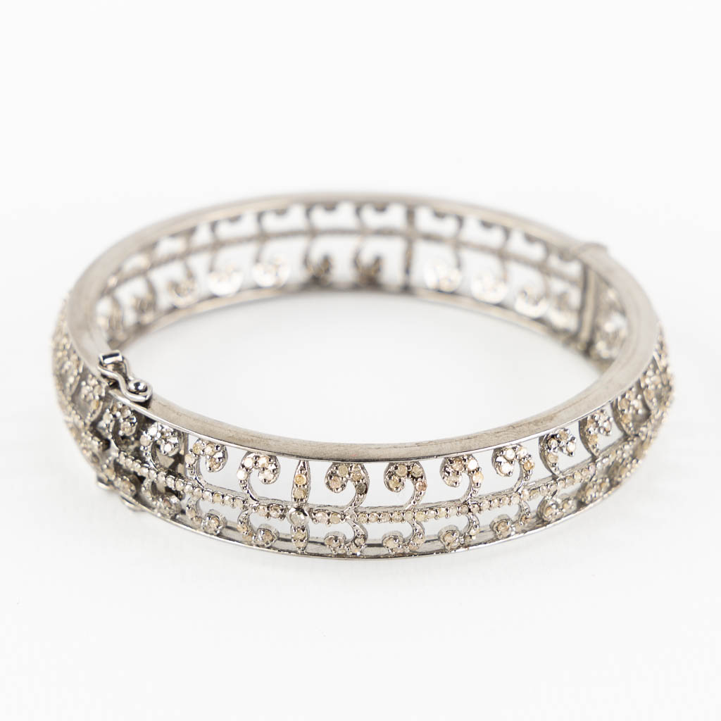 A bracelet, silver with old-cut diamonds. 25,8g. (D:7 cm)