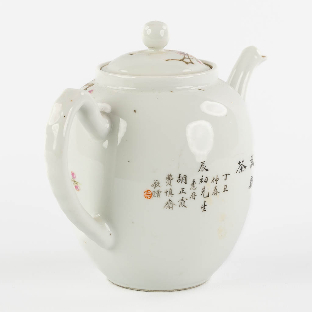 A Chinese Famille Rose teapot with a floral decor and calligraphy. 19th/20th C. (L:12 x W:21 x H:16 cm)