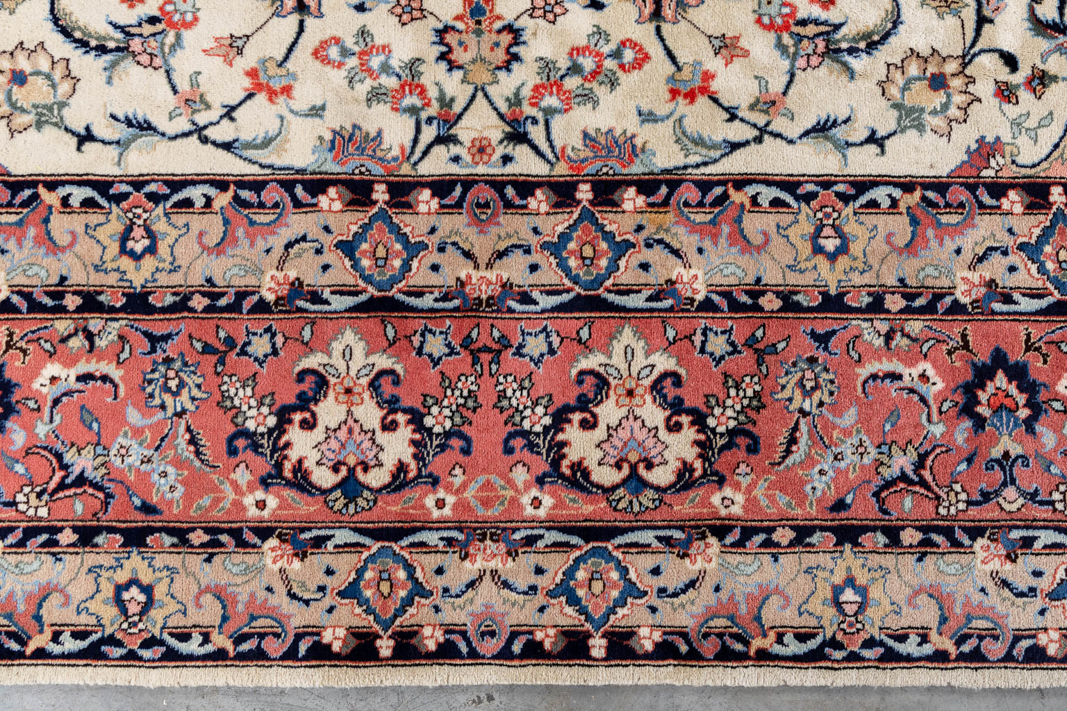 A large Oriental hand-made carpet, Kashan. (L:408 x W:290 cm)