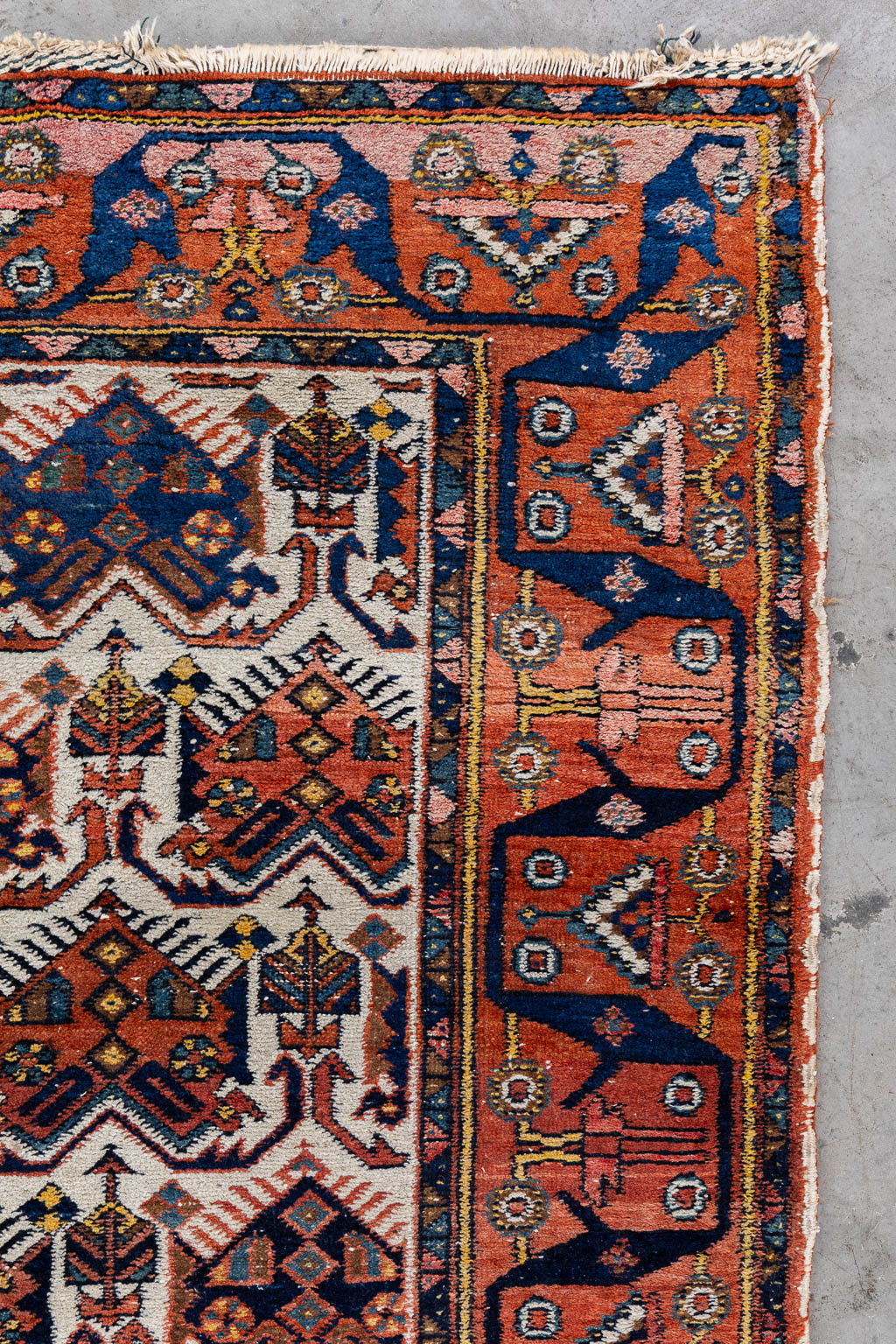 A Geometric Oriental hand-made carpet. (L:192 x W:157 cm)