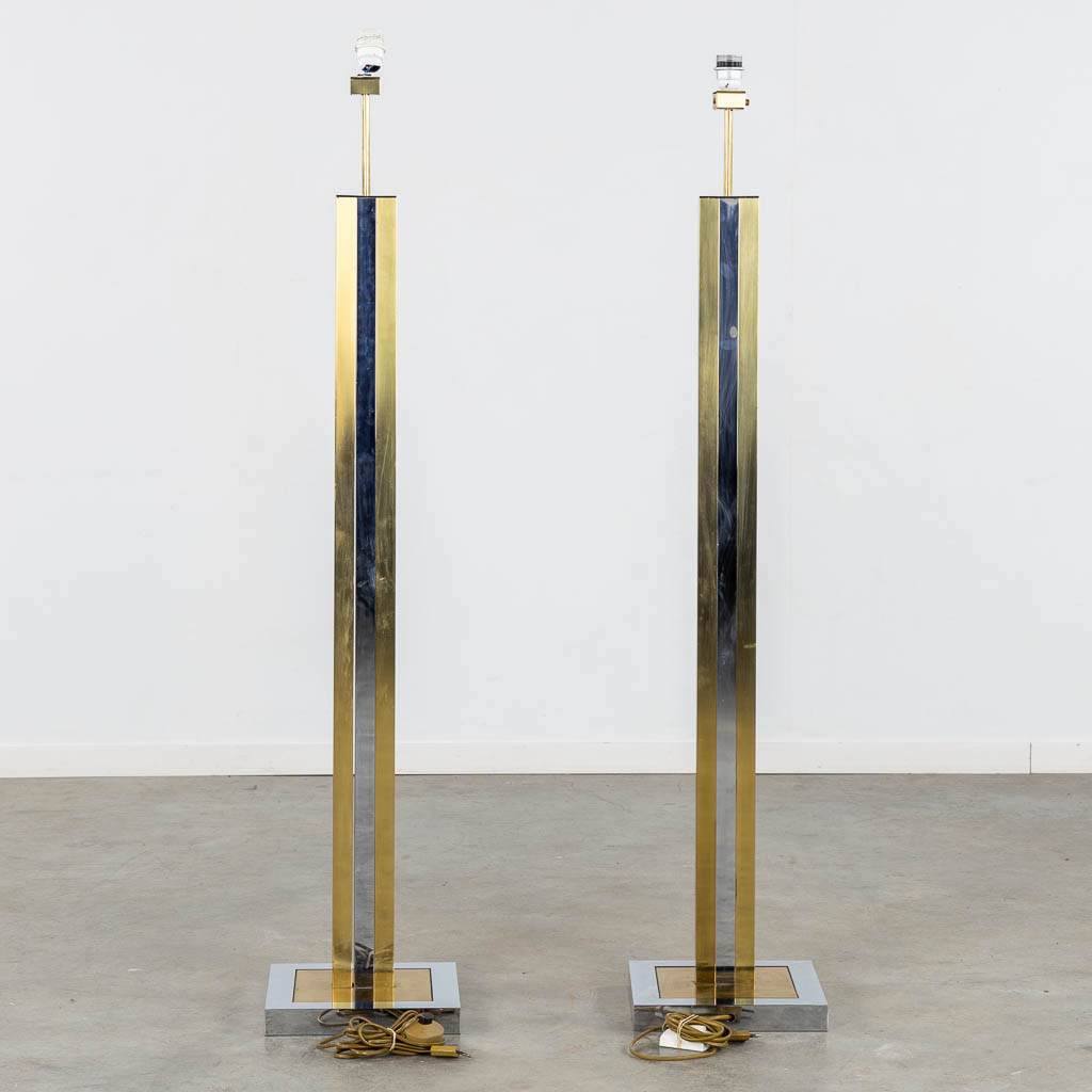 Romeo REGA (1925-1984) a pair of floor lamps. Italy, 20th C. (L:29 x W:29 x H:135 cm)