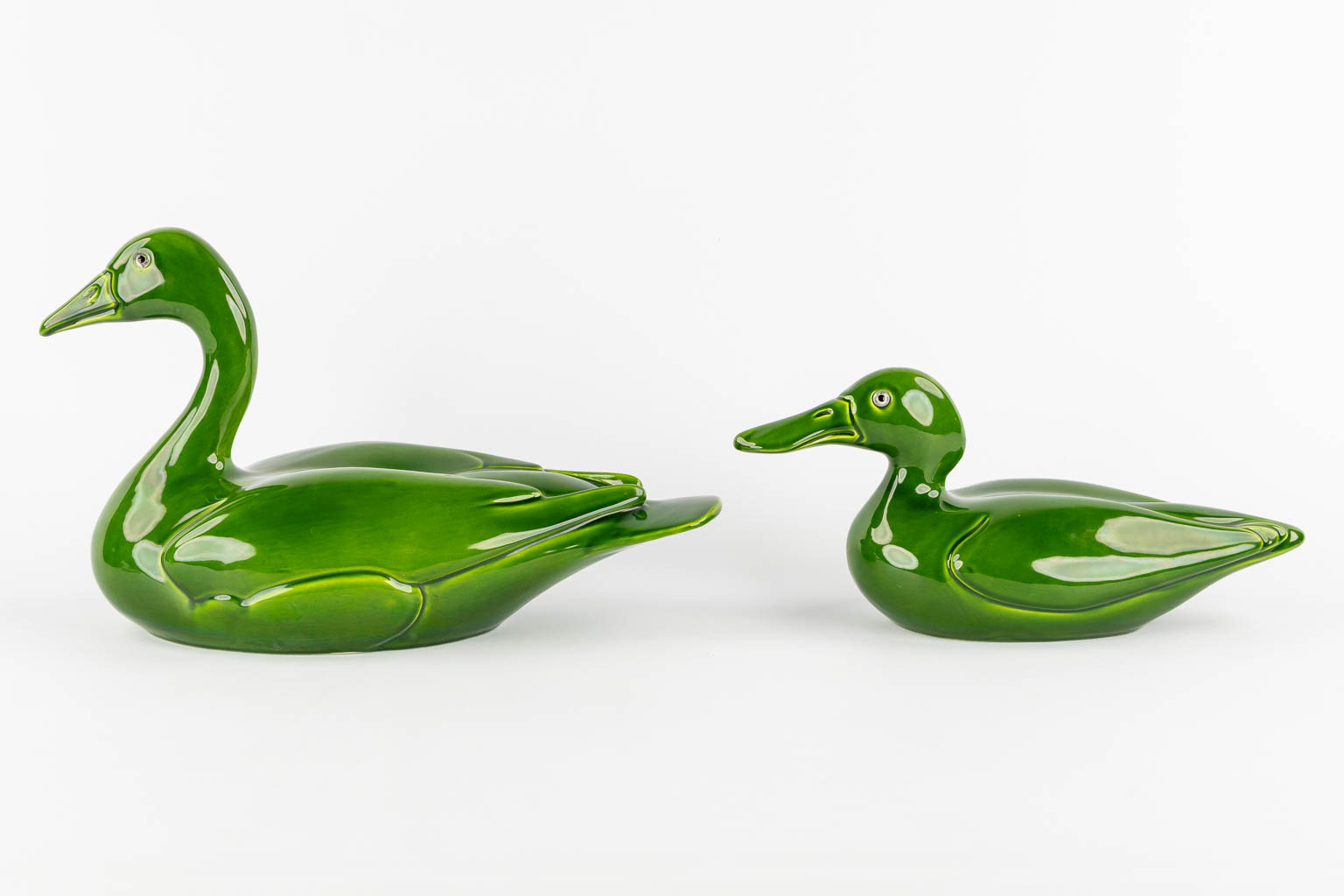 A decorative pair of ducks, glazed ceramics. Italy. (W:41 x H:24,5 cm)