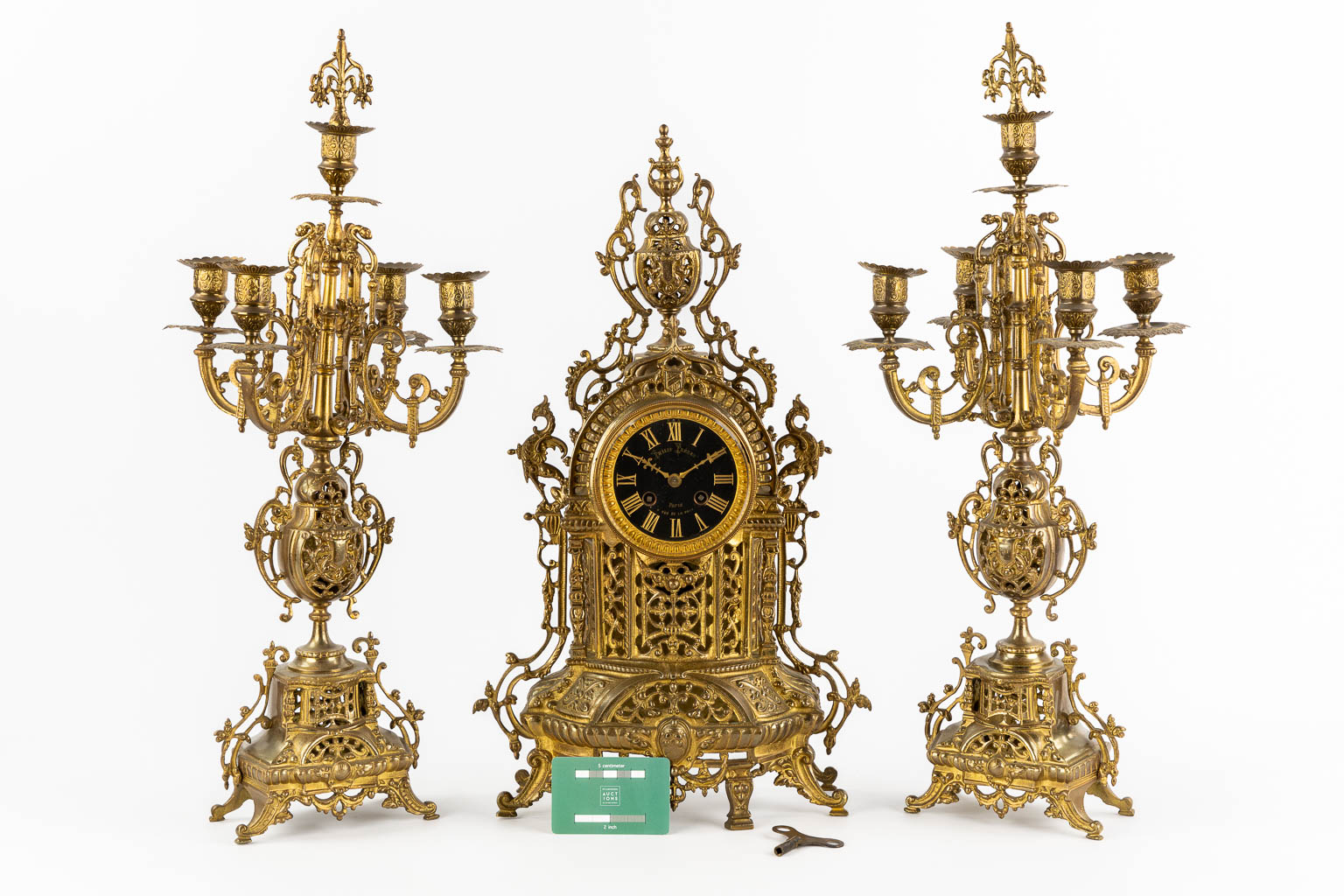 A three-piece mantle garniture clock and candelabra, bronze. 20th C. (L:12 x W:28 x H:51 cm)