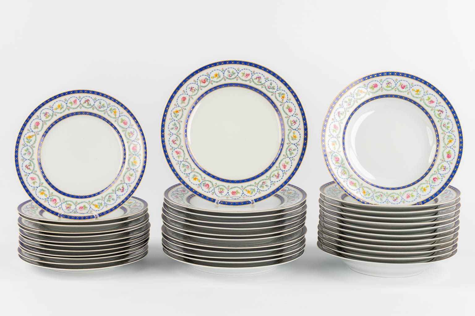 Limoges Haviland, 'Etoiles' een groot dineer en koffieservies. 71 stuks.