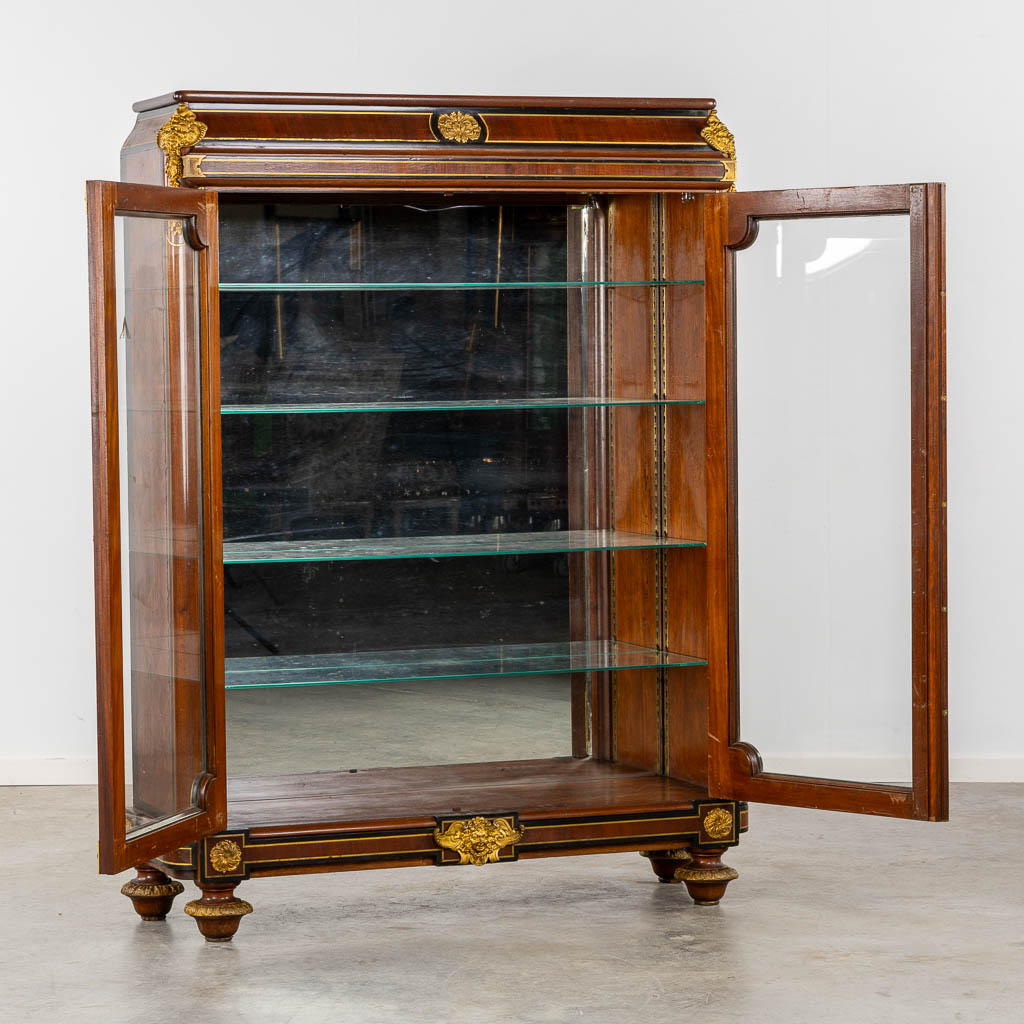 An exceptional two-door display cabinet, in the style of Paul Sormani. 19th C. (L:42 x W:125 x H:165 cm)