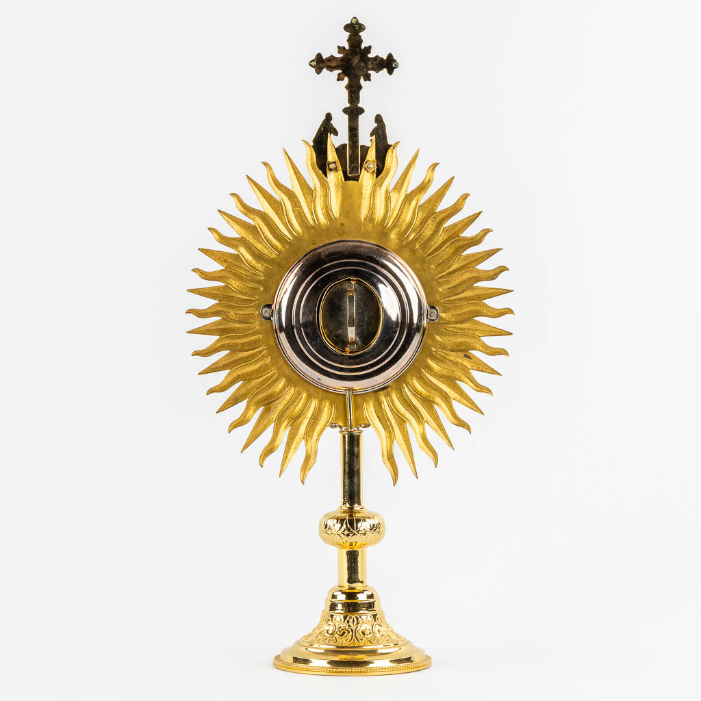 A sunburst monstrance with a multi-theca 