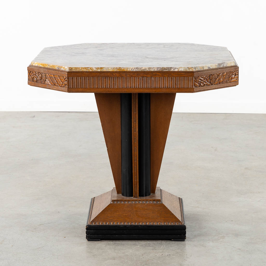 An octagonal side table with marble top, Art Deco. (L:80 x W:80 x H:73 cm)