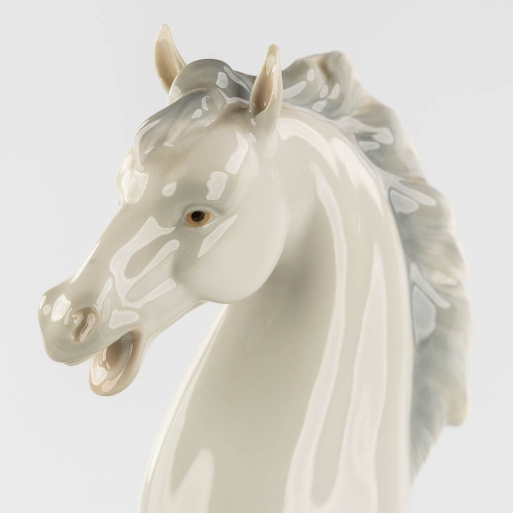 Lladro, a Horse. Polychrome porcelain. (W:33 x H:44,5 cm)