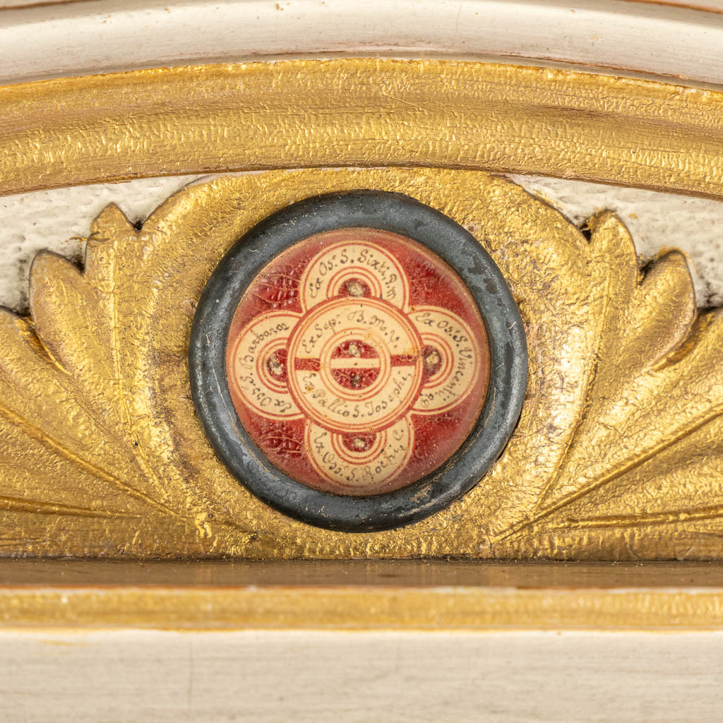 A pair of large reliquary cabinets with 95 theca, of which 65 have documents. Neoclassical style, 19th C.