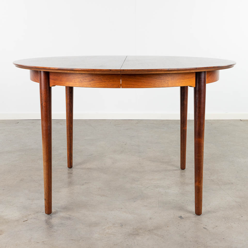 Arne VODDER (1926-2009) 'Ronde tafel' voor Sibast, Denemarken. (H: 75 x D: 120 cm)