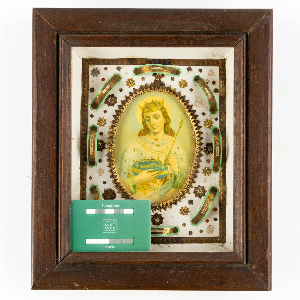 A vintage reliquary frame with 8 relics, in the middle an image of 