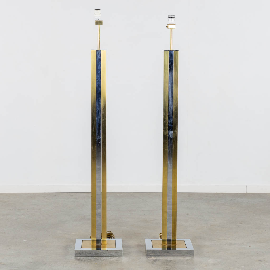 Romeo REGA (1925-1984) a pair of floor lamps. Italy, 20th C. (L:29 x W:29 x H:135 cm)