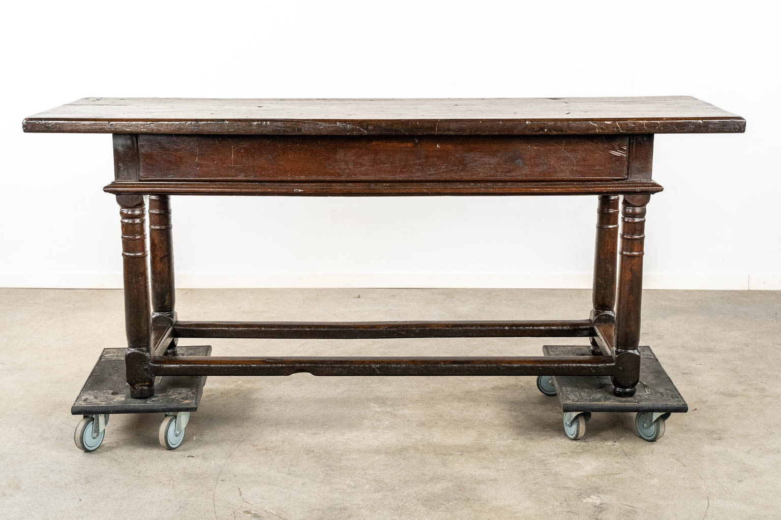 An antique Spanish table, three drawers. Chestnut tabletop in 1 single piece. 17th C. (L:65 x W:194 x H:82,5 cm)