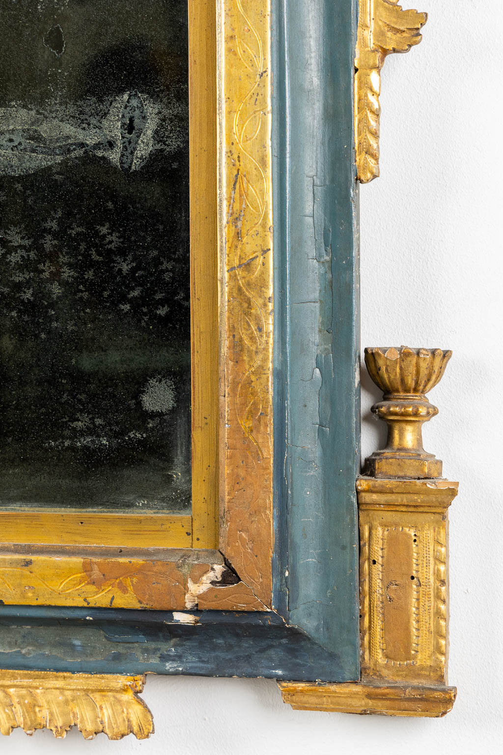 An antique mirror, gilt and patinated wood, late 18th, early 19th C. (W:84 x H:114 cm)