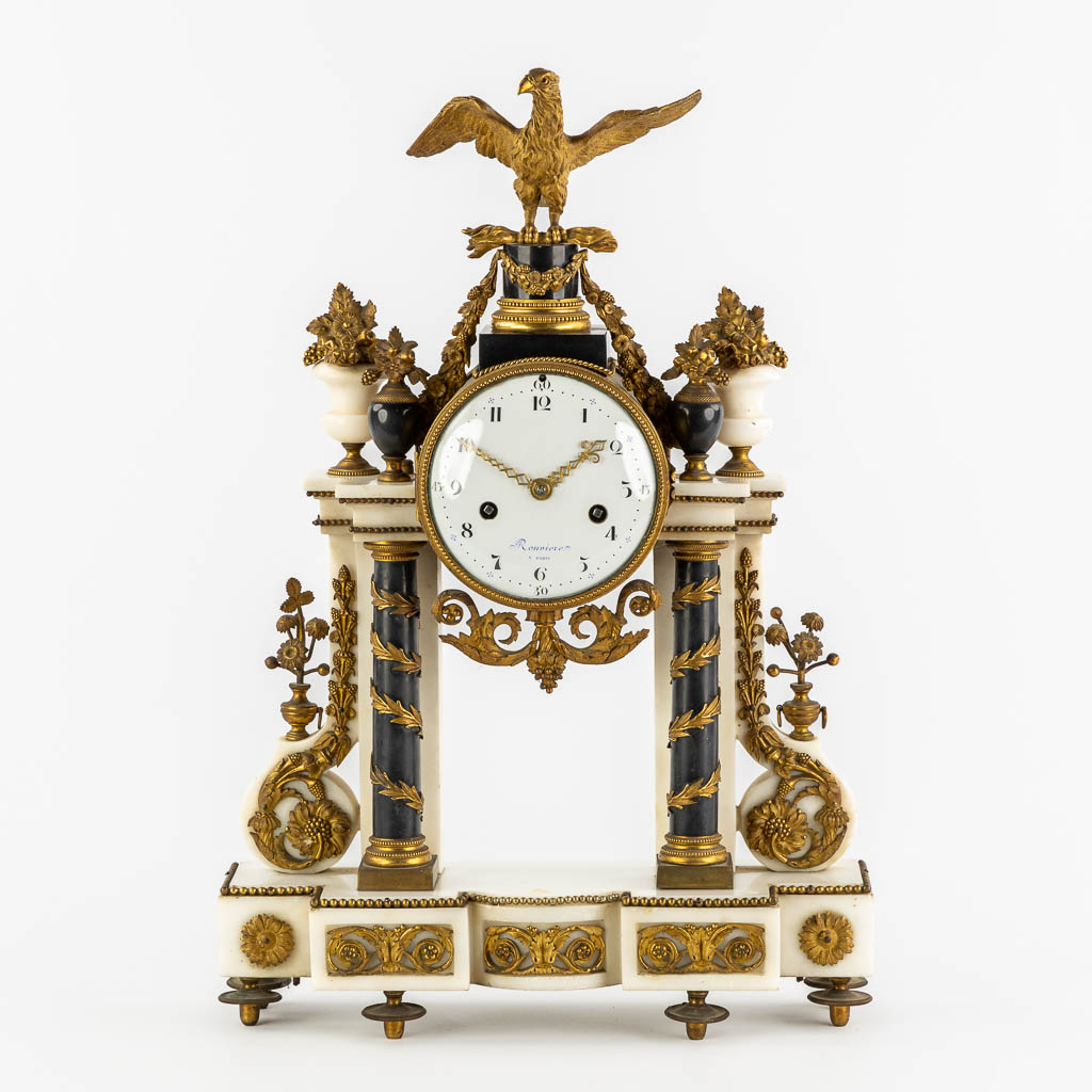 Rouvière à Paris, a column clock, Louis XVI period. 18th C. (L:12 x W:36 x H:53 cm)