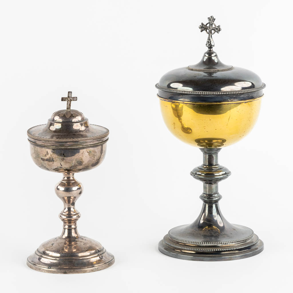 A small ciboria with cuppa, Paris, France, 1819-1838. Added ciboria. (H:28 x D:13 cm).  Church use.