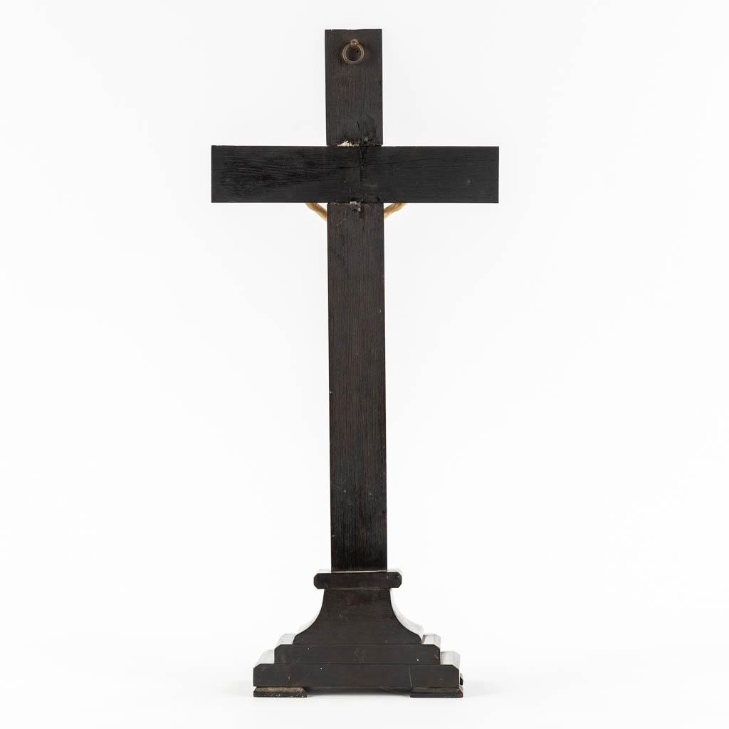 An antique Corpus Christi mounted on an ebonised wood crucifix, Ivory sculpture, 19th C. (L:9,5 x W:22,5 x H:52,5 cm)