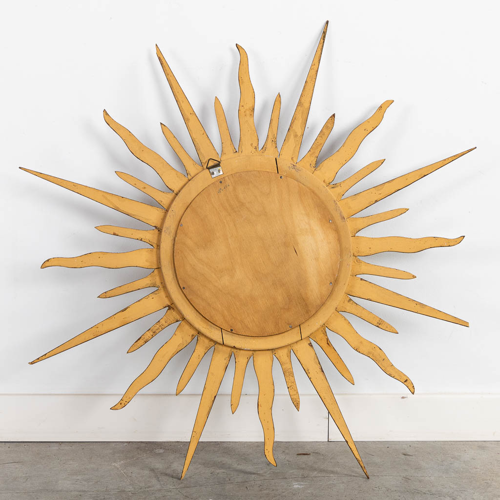 A sunburst mirror, gilt and sculptured wood. (D:66 cm)